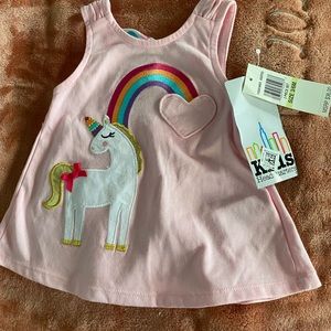 Adorable unicorn tank top, young girl